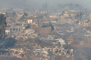 Valparaíso fire burns hillside of homes
