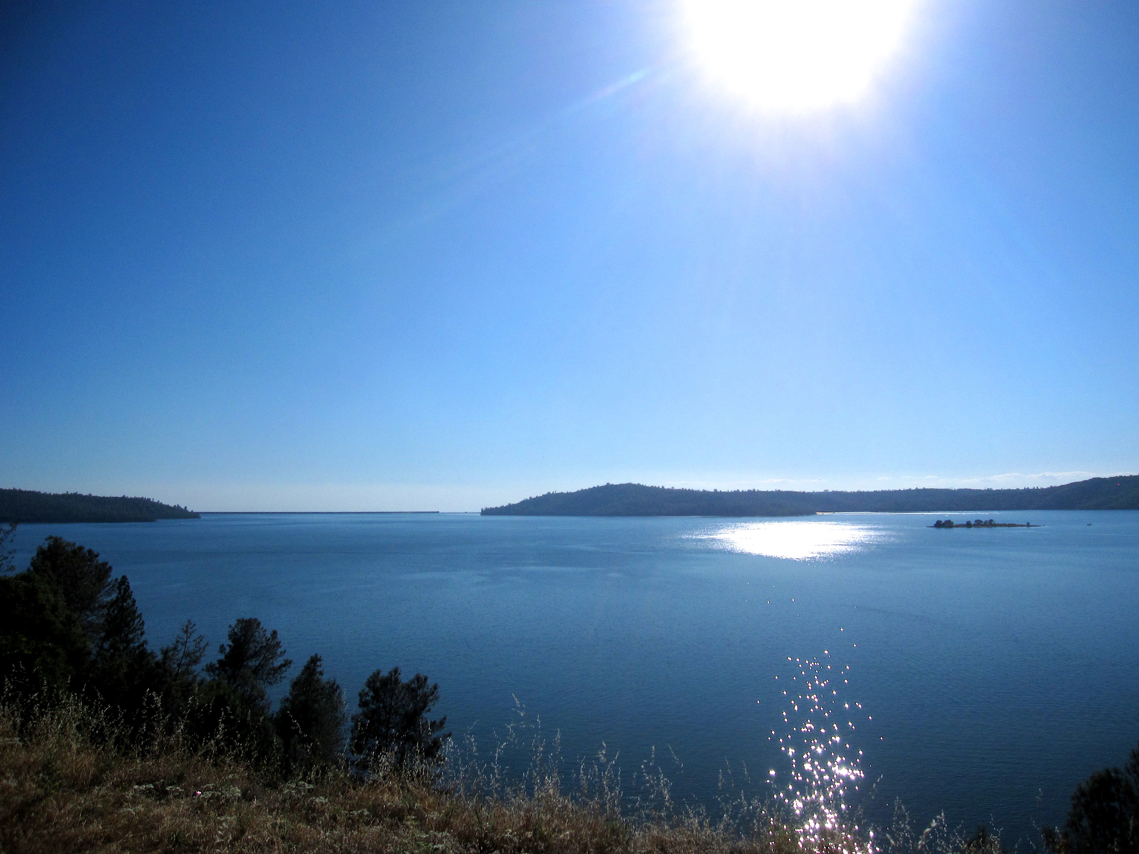 Lake Oroville Dam Verges on Collapse